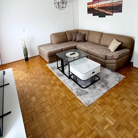 Luxor Apartman *